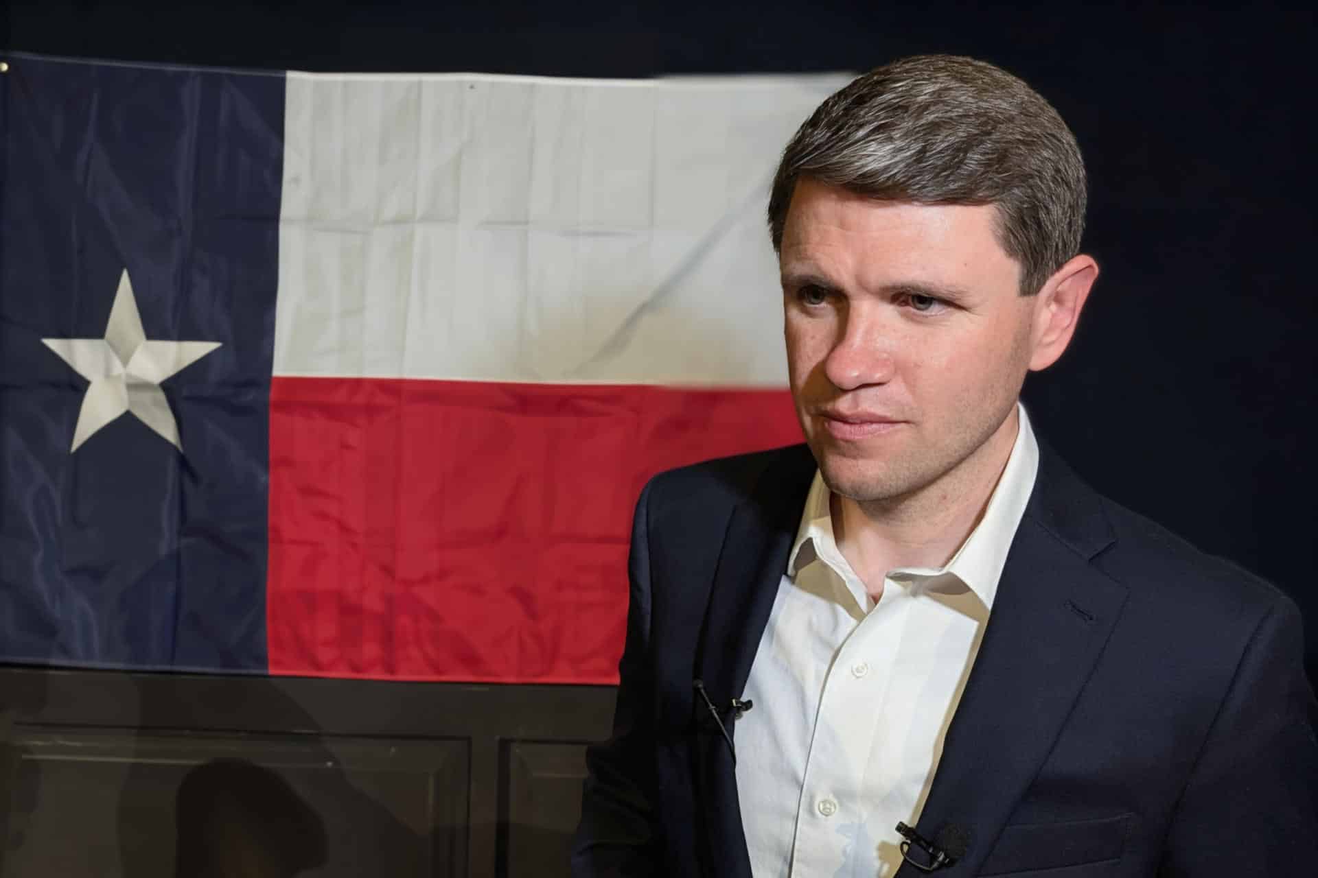 Fotografía del 1 de marzo de 2026 que muestra al político y seminarista James Talarico hablando en San Antonio, Texas (Estados Unidos). EFE/ Eleazar Rodiles