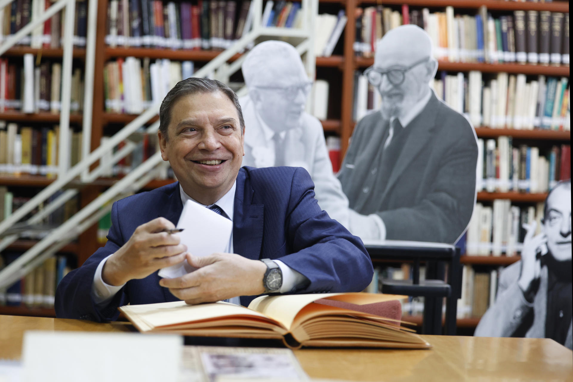 El ministro español de Agricultura, Pesca y Alimentación, Luis Planas, visita el Ateneo Español en Ciudad de México (México). EFE/ Sáshenka Gutiérrez