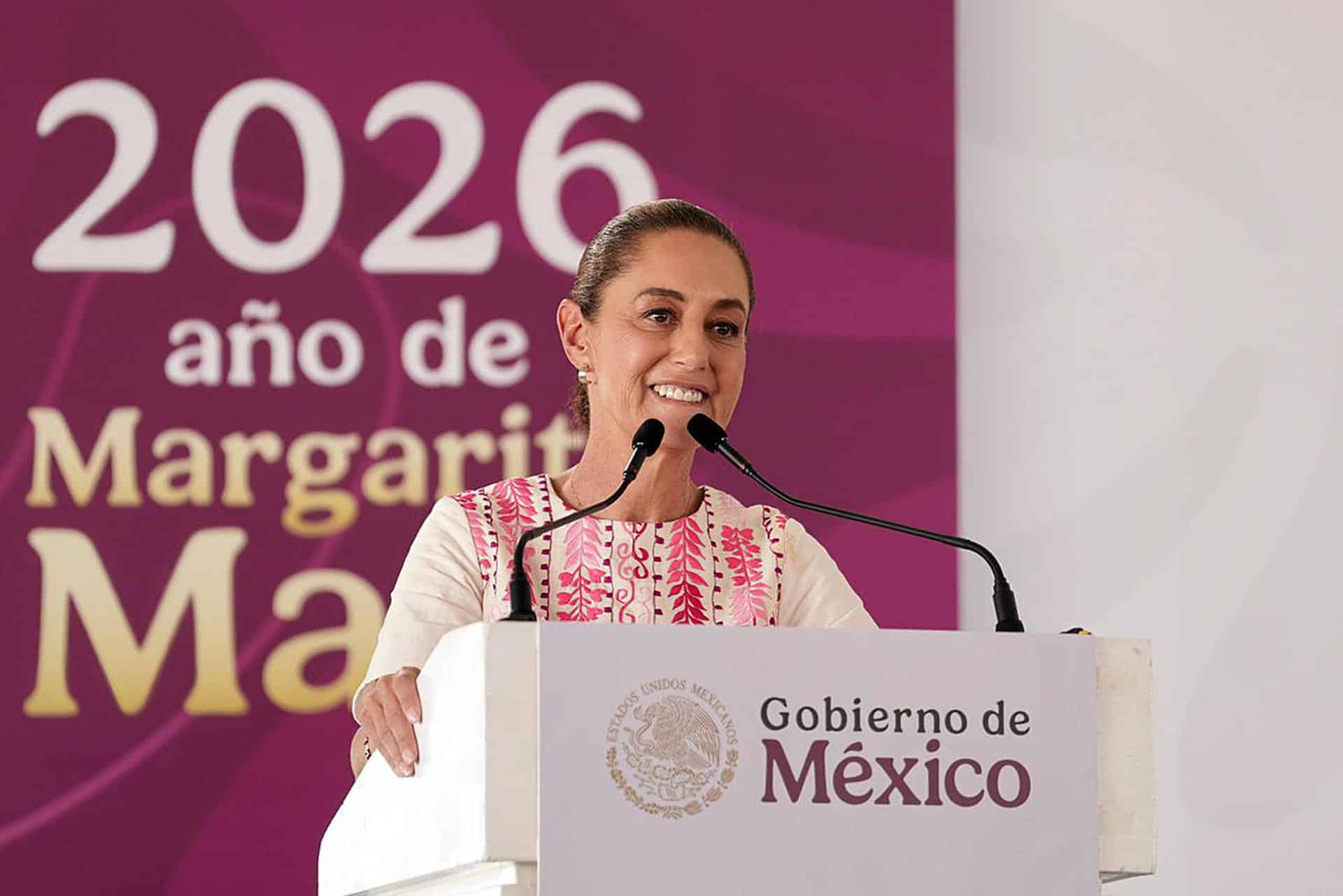 Fotografía cedida por la Presidencia de México que muestra a la mandataria mexicana, Claudia Sheinbaum, hablando en una rueda de prensa este domingo, en el municipio de Comondú en Baja California Sur (México). EFE/ Presidencia de México /SOLO USO EDITORIAL/ NO VENTAS/ SOLO DISPONIBLE PARA ILUSTRAR LA NOTICIA QUE ACOMPAÑA (CRÉDITO OBLIGATORIO)