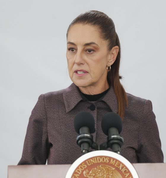 La presidenta de México, Claudia Sheinbaum, habla durante una rueda de prensa este lunes, en el Hospital Oncológico para la Mujer, en Ciudad de México (México). EFE/ Isaac Esquivel