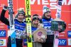 El japonés Tomofumi Naito, el esloveno Anze Lanisek y el finlandés Antti Aalto en el podio de la prueba de Copa del Mundo de saltos de esquí nórdico disputada este domingo en el trampolín Holmenkollen de Oslo. EFE/EPA/Terje Pedersen
