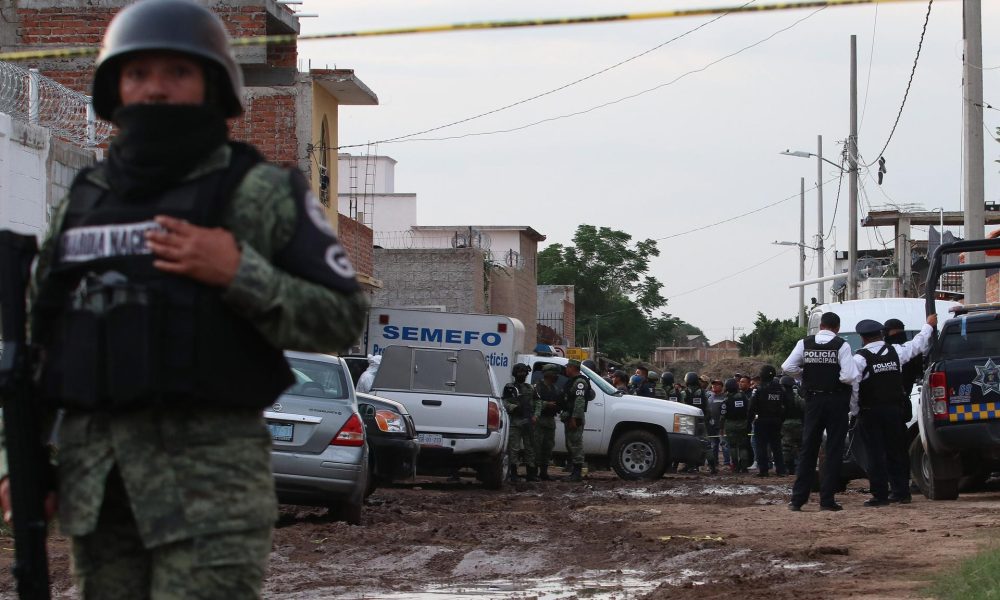 Fotografía de archivo que muestra la zona donde se efectuó un asesinato, en calles de Irapuato, Guanajuato (México). EFE/Str