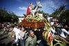 Personas participan en la procesión del Domingo de Ramos en Nahuizalco (El Salvador). EFE/Rodrigo Sura
