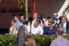 Personas hacen una fila esperando la llegada del presidente de Estados Unidos, Donald Trump, al restaurante venezolano El Arepazo este lunes, en Doral, aproximadamente a 23 kilómetros de Miami (Estados Unidos). EFE/Alberto Boal
