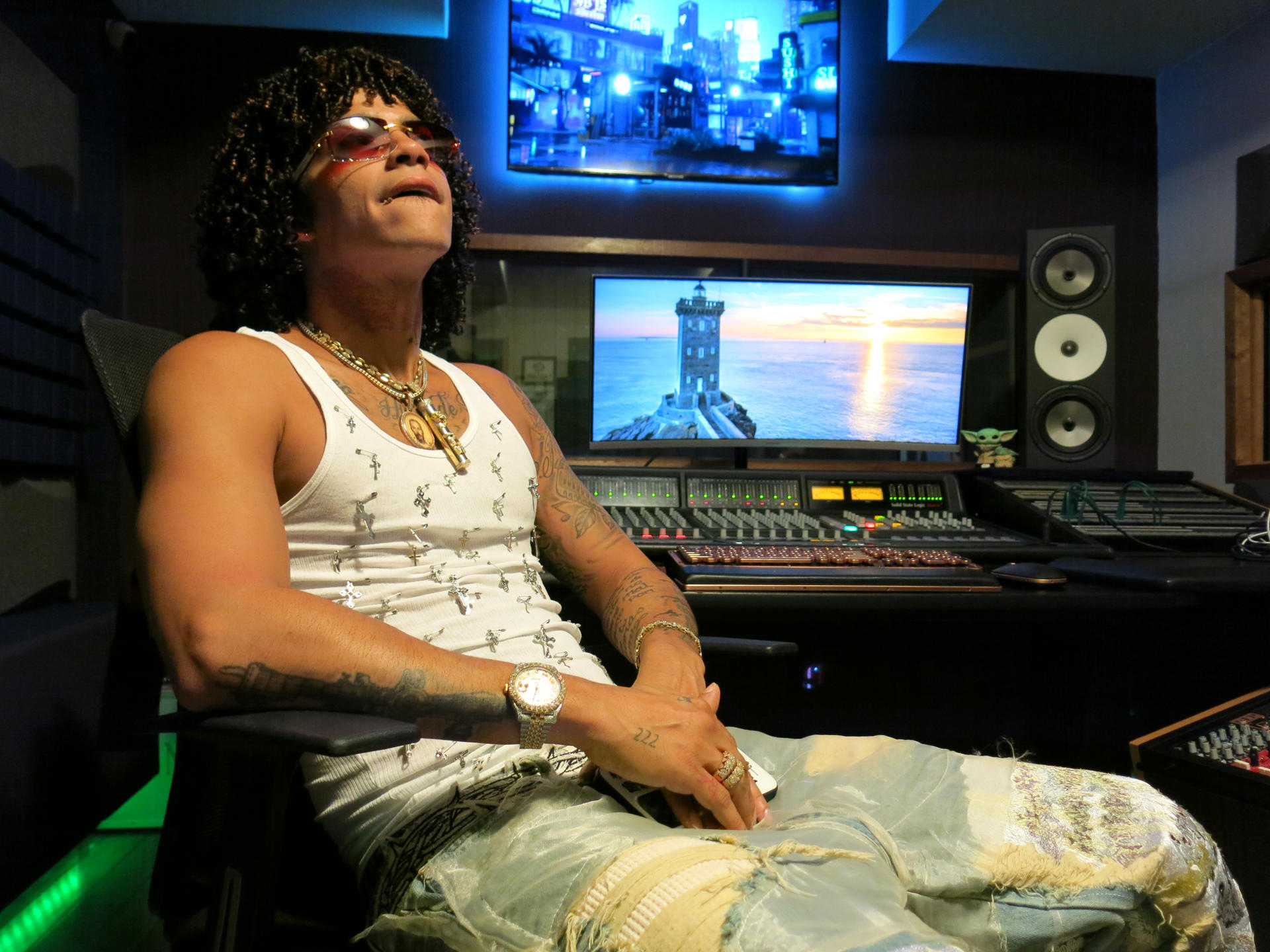 Fotografía de archivo del artista urbano puertorriqueño Jon Z, posando durante una entrevista con EFE, en San Juan (Puerto Rico). EFE/ Jorge Muñiz