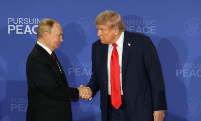 FOTO ARCHIVO. El presidente de Rusia, Vladimir Putin (i), y su homólogo de Estados Unidos, Donald Trump. EFE/ Octavio Guzmán