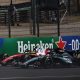 El piloto británico de Ferrari Lewis Hamilton (der.) libró una emotiva batalla con su compatriota de Mercedes George Russell (front) en el esprint del GP de China de Fórmula 1. EFE/EPA/ANDRES MARTINEZ CASARES