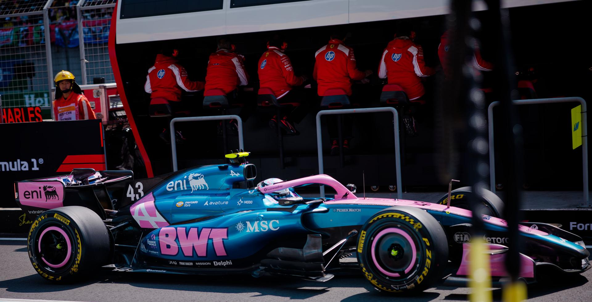 El piloto argentino del equipo BWT Alpine Formula One Team Franco Colapinto de Argentina, en acción durante la sesión de prácticas para el Gran Premio de China de Fórmula Uno, en Shanghái, China. EFE/EPA/ALEX PLAVEVSKI
