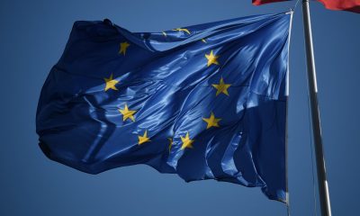 Imagen que muestra la bandera de la Unión Europea (UE) en la sede del Parlamento Europeo en Estrasburgo (Francia). EFE/ Patrick Seeger