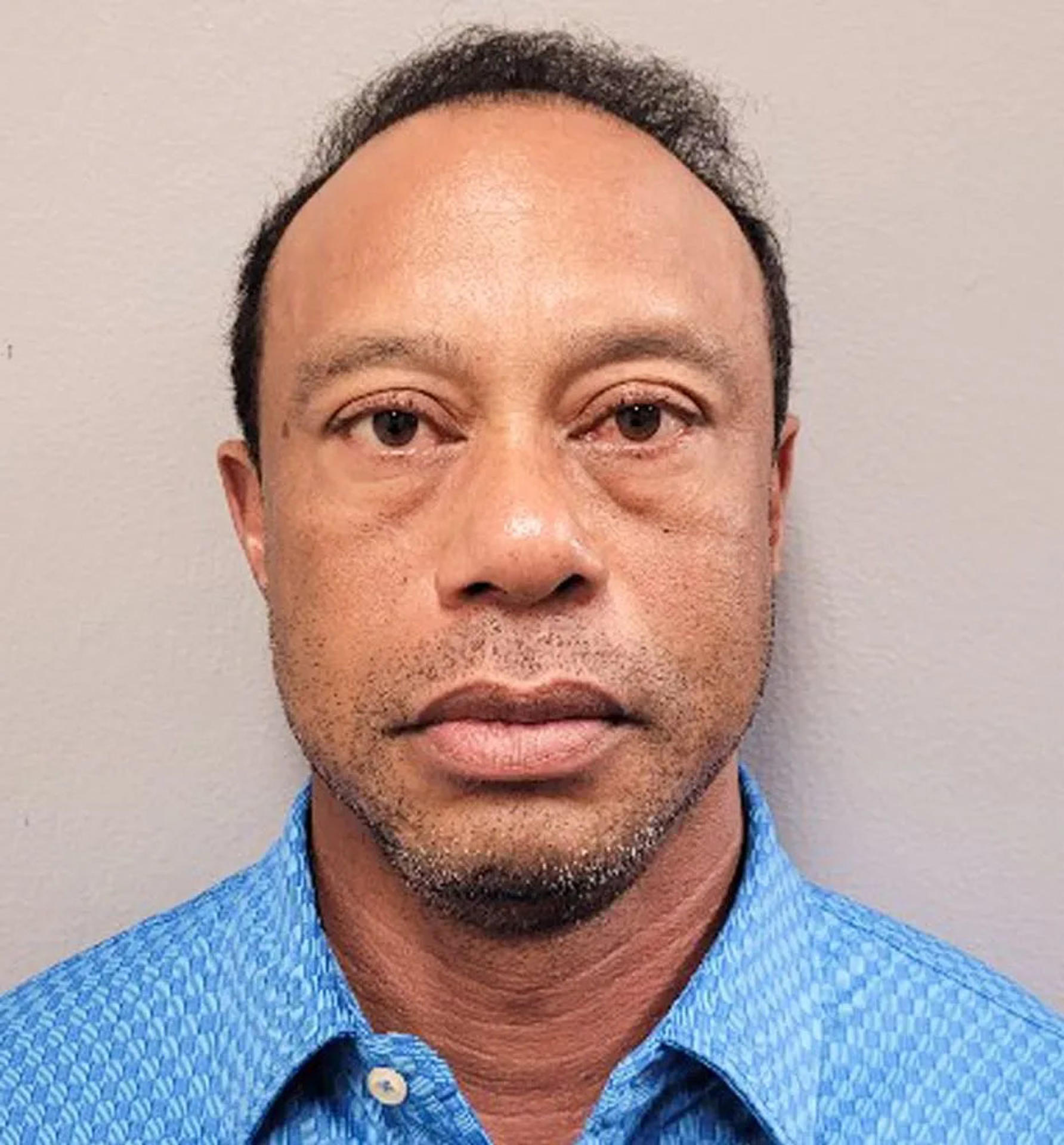 Fotografía publicada por la oficina del condado de Martin en X del golfista Tiger Woods, ganador de 15 'grandes', que fue detenido por daños a la propiedad y por negarse a una prueba de orina tras verse involucrado en un accidente de carretera en Jupiter Island, en Florida (EE.UU.), del que salió ileso, según informó la oficina del alguacil del condado de Martin. EFE/Martin County Sherif en X -SÓLO USO EDITORIAL/SOLO USO PERMITIDO PARA ILUSTRAR LA NOTICIA QUE APARECE EN EL PIE DE FOTO (CRÉDITO OBLIGATORIO)-