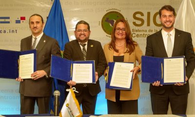 El Marqués de Lises, Presidente de TEON (The Embassy of Nature) Luis Felipe Fernández Salvador y Campodonico junto al Presidente de la CAF -Banco de Desarrollo de América Latina y el Caribe; el Director Ejecutivo de TEON, Daniel del Valle; y directivos de la CAF Sistema de Integración Centroamericana (SICA). Imagen cedida por la organización.