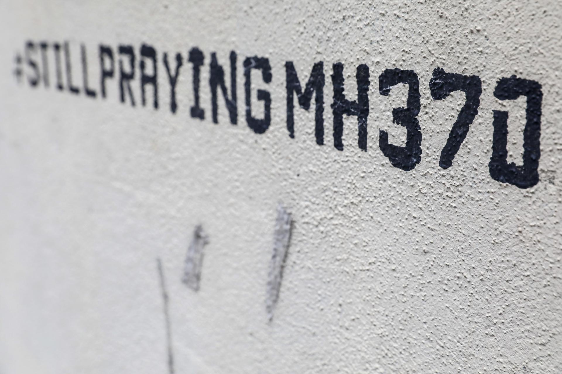 Fotografía de archivo de un mural en recuerdo del vuelo MH370 desaparecido.
EFE/EPA/FAZRY ISMAIL