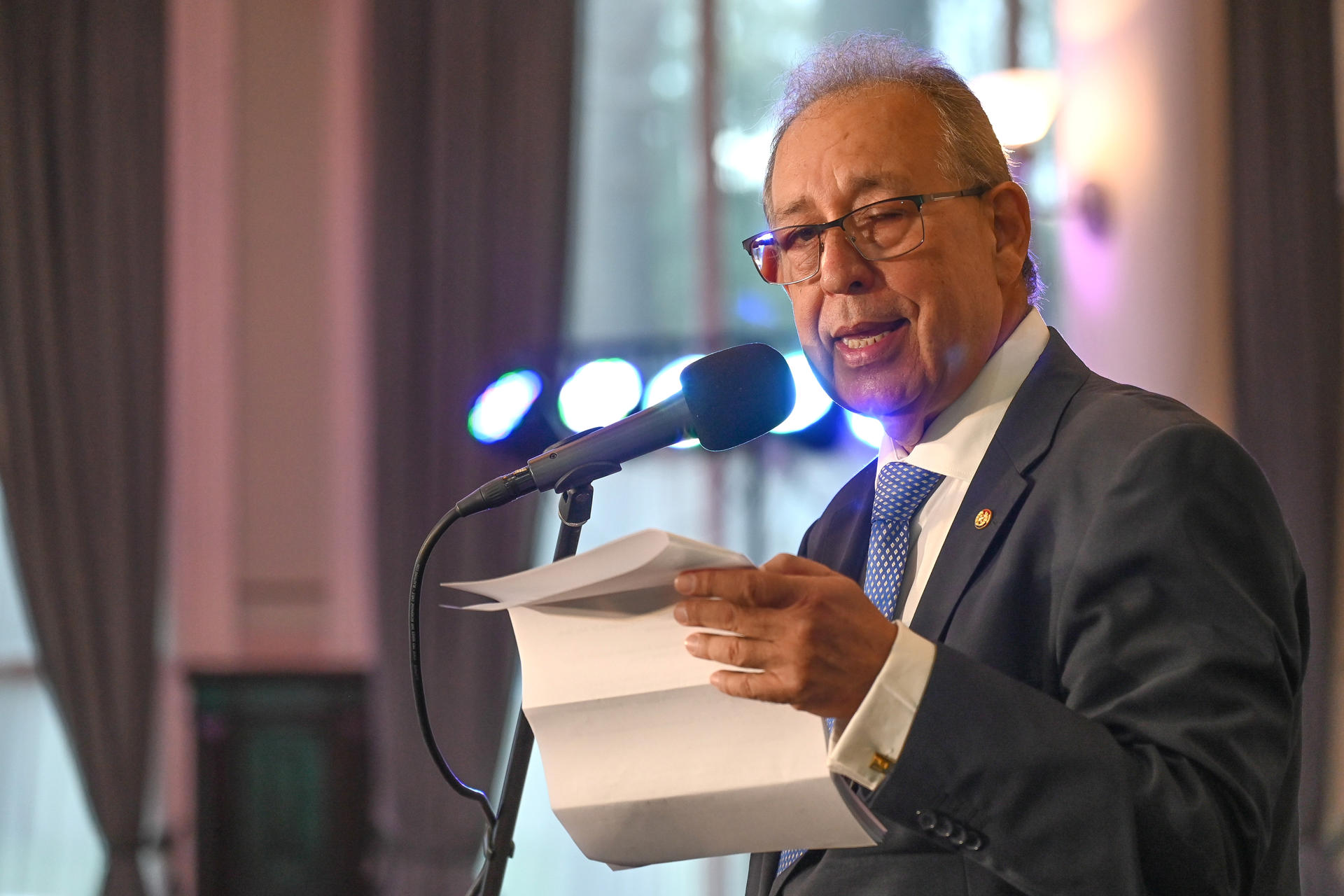 El embajador de Paraguay en Uruguay, Didier Olmedo, habla durante el aniversario del Mercosur este jueves, en Montevideo (Uruguay). EFE/ Federico Gutiérrez