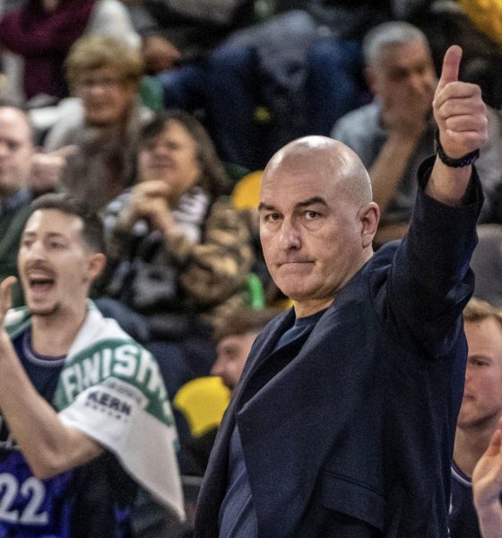 El entrenador del Surne Bilbao Basket, Jaume Ponsarnau (d), en una fotografía de archivo. EFE/Javier Zorrilla
