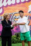 La reina Sofía, junto al tenista español Carlos Alcaraz, durante su visita al Miami Gardens, recinto donde se disputa el torneo Masters 1000. EFE/Casa Real/Tomás Diniz Santos -SÓLO USO EDITORIAL/SOLO USO PERMITIDO PARA ILUSTRAR LA NOTICIA QUE APARECE EN EL PIE DE FOTO (CRÉDITO OBLIGATORIO)-
