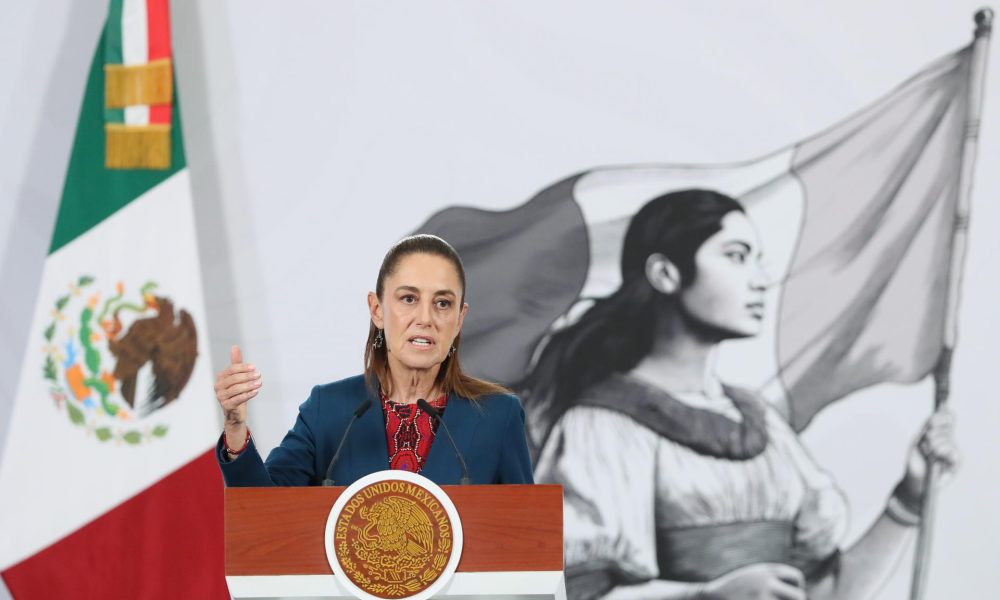 La presidenta de México, Claudia Sheinbaum, habla durante una rueda de prensa este miércoles, en el Palacio Nacional de la Ciudad de México (México). EFE/ Mario Guzmán