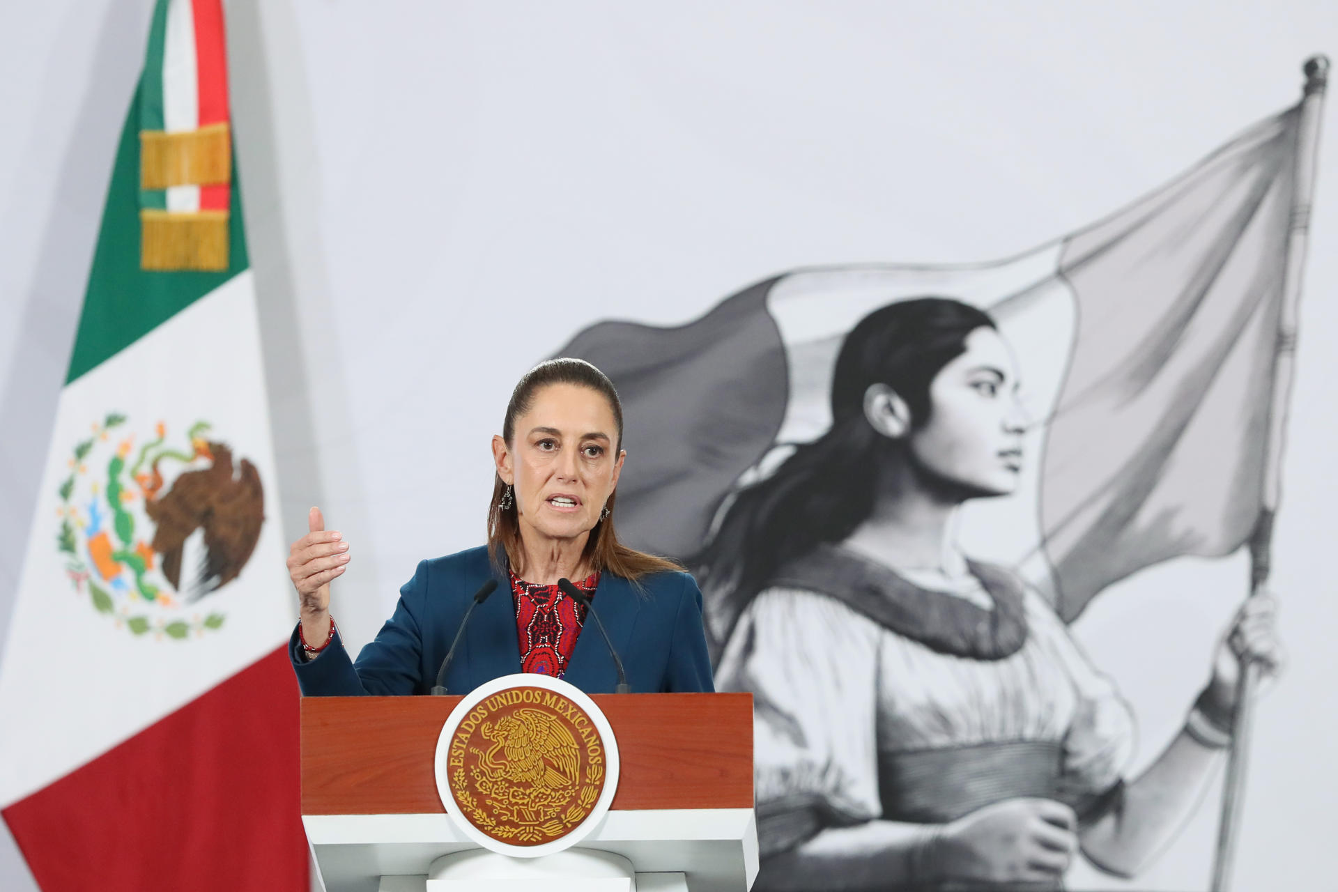 La presidenta de México, Claudia Sheinbaum, habla durante una rueda de prensa este miércoles, en el Palacio Nacional de la Ciudad de México (México). EFE/ Mario Guzmán