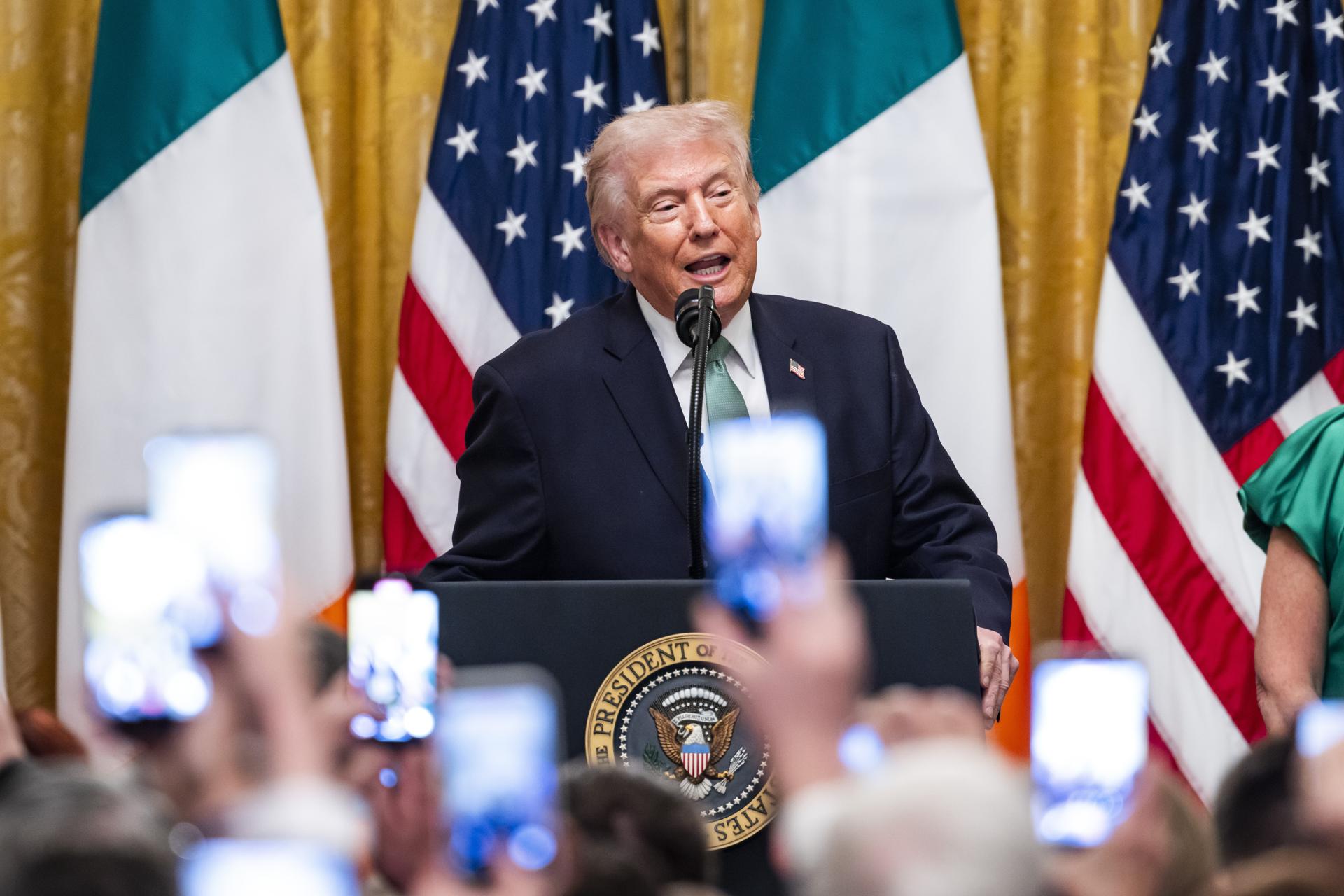 EFE/EPA/JIM LO SCALZO