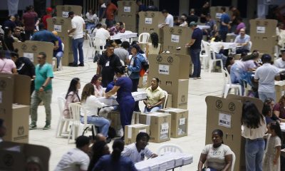 Ciudadanos asisten a votar en Cali (Colombia). EFE/ Ernesto Guzmán