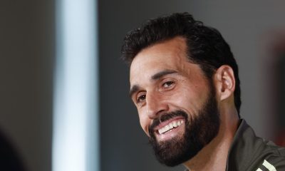 Álvaro Arbeloa, entrenador del Real Madrid, durante la rueda de prensa celebrada tras el entrenamiento del equipo en el Complejo Deportivo de Valdebebas, en Madrid, España, el 13 de marzo de 2026, con el fin de preparar el próximo partido de LaLiga contra el Elche FC el 14 de marzo. EFE/ Javier Lizon