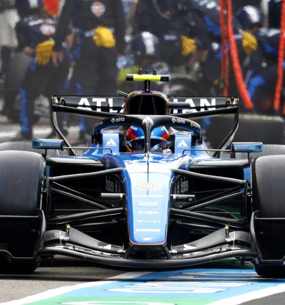 El piloto español de Williams Carlos Sainz Jr tras una parada en boxes durante el Gran Premio de Japón de Fórmula 1 en el circuito Suzuka International Racing Course en Suzuka. EFE/EPA/FRANCK ROBICHON / POOL