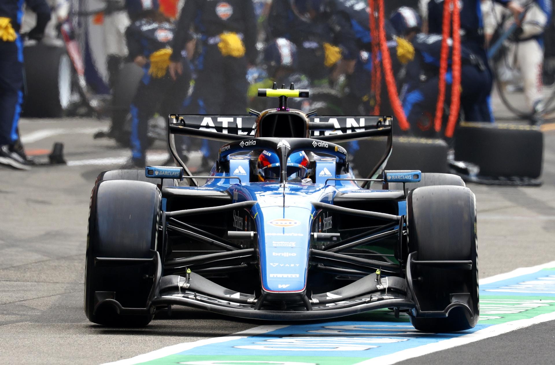 El piloto español de Williams Carlos Sainz Jr tras una parada en boxes durante el Gran Premio de Japón de Fórmula 1 en el circuito Suzuka International Racing Course en Suzuka. EFE/EPA/FRANCK ROBICHON / POOL