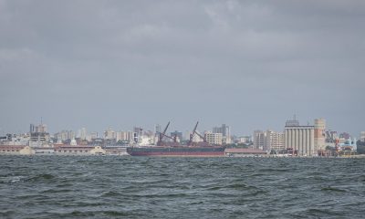 Fotografía de archivo de un barco que transporta petróleo en el Lago de Maracaibo (Venezuela). EFE/ Henry Chirinos