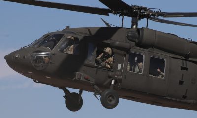 Integrantes del Ejército de los Estados Unidos vuelan un helicóptero. Imagen de archivo. EFE/ Luis Torres