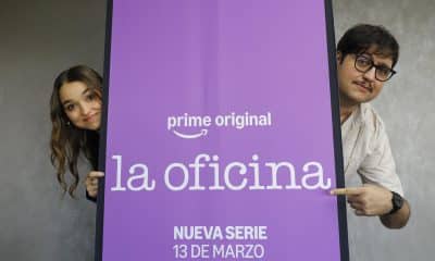 Fotografía del 1 de marzo de 2026 que muestra a los actores de la serie mexicana 'La Oficina' Elena del Río (i) y Fernando Bonilla posando durante una entrevista con EFE, en Guadalajara (México). EFE/ Francisco Guasco