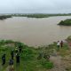 Fotografía aérea que muestra a personas observando las inundación este 4 de marzo de 2026, en la localidad de Chanduy en Santa Elena (Ecuador). EFE/ Gerardo Menoscal
