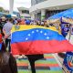 Miles de aficionados venezolanos ataviados con la bandera tricolor de su país y todo tipo de referencias a Venezuela abarrotaron el loan Depot de Miami para la final del Clásico Mundial de Béisbol ante EE.UU. EFE/EPA/CRISTOBAL HERRERA-ULASHKEVICH