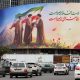 - La gente pasa frente a un enorme cartel que muestra al difunto líder supremo iraní Ayatollah Ruhollah Khomeini (L), Ayatollah Ali Khamenei (C) y al nuevo líder supremo iraní Ayatollah Mojtaba Khamenei (R) en la Plaza Valiasr en Teherán, Irán, 10 de marzo de 2026. El difunto Líder Supremo Ayatollah Ali Khamenei fue asesinado durante una operación militar conjunta de EE.UU. e Israel en Irán en las primeras horas del 28 de febrero de 2026. (Teherán) EFE/EPA/ABEDIN TAHERKENAREH