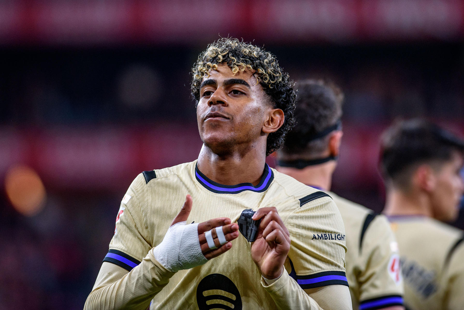 El delantero del Barcelona Lamine Yamal celebra su gol durante el partido de la jornada 27 de LaLiga que Athletic Club de Bilbao y FC Barcelona disputaron en San Mamés. EFE/Javier Zorrilla