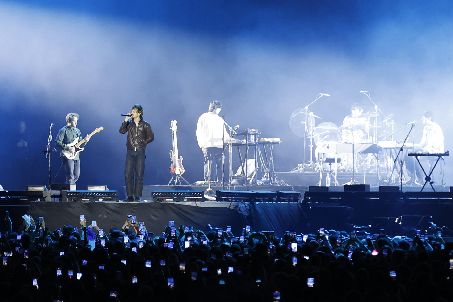 Djo, el proyecto musical del actor y cantante Joe Keery, conocido por su papel de Steve en ‘Stranger Things’, se presenta durante el primer día del Festival Estéreo Picnic (FEP) este viernes, en Bogotá (Colombia). EFE/ Mauricio Dueñas Castañeda
