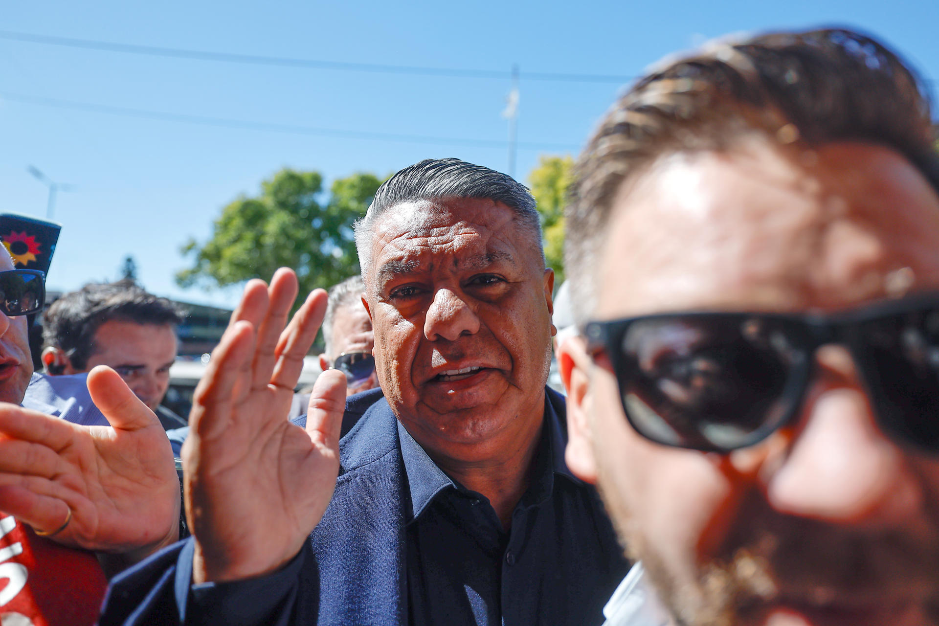 El presidente de la Asociación de Fútbol de Argentina (AFA), Claudio 'Chiqui' Tapia, llega para presentar una declaración indagatoria en Buenos Aires (Argentina). EFE/Juan Ignacio Roncoroni