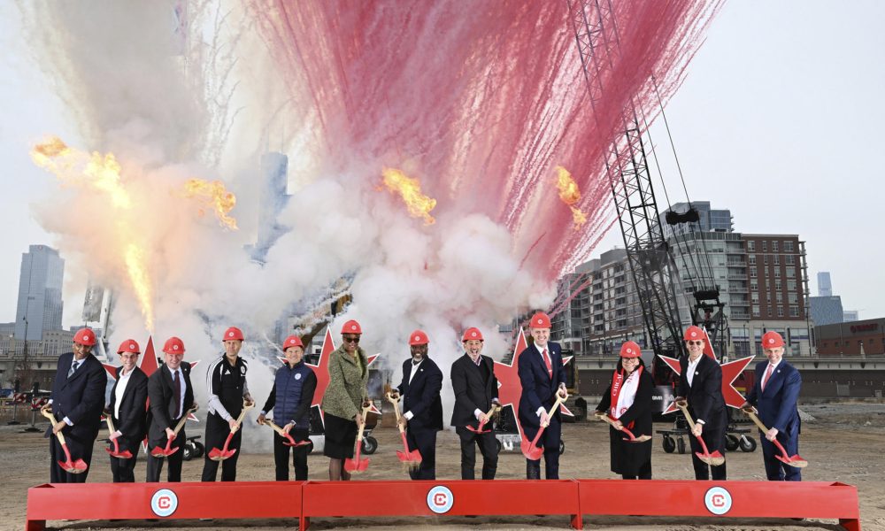 Fotografía cedida por el club Chicago Fire estadounidese que marca el comienzo de la construcción de su nuevo estadio en el centro de la Ciudad de Viento con una inversión de 750 millones de dólares. EFE/ Chicago Fire /CRÉDITO OBLIGATORIO.