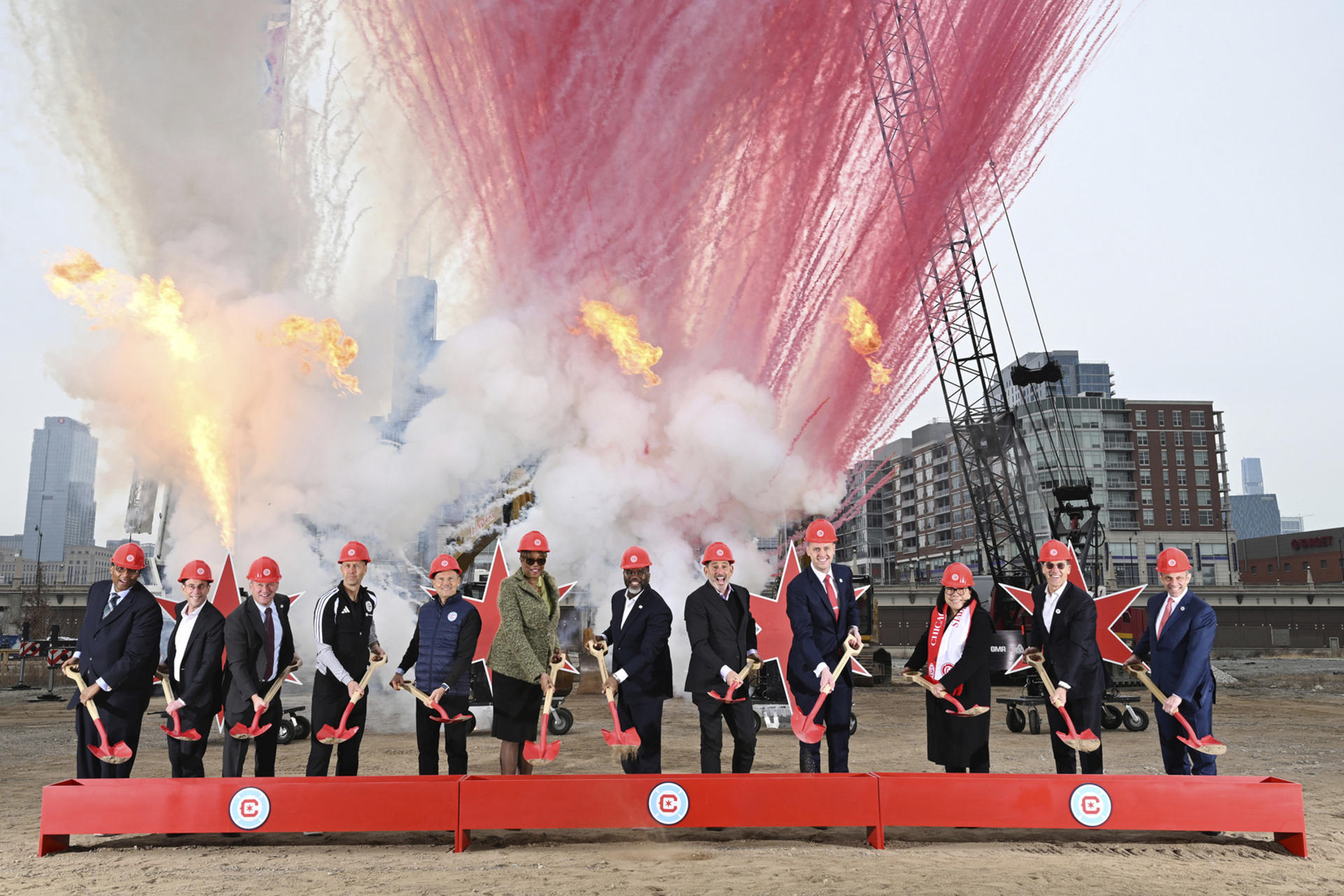 Fotografía cedida por el club Chicago Fire estadounidese que marca el comienzo de la construcción de su nuevo estadio en el centro de la Ciudad de Viento con una inversión de 750 millones de dólares. EFE/ Chicago Fire /CRÉDITO OBLIGATORIO.
