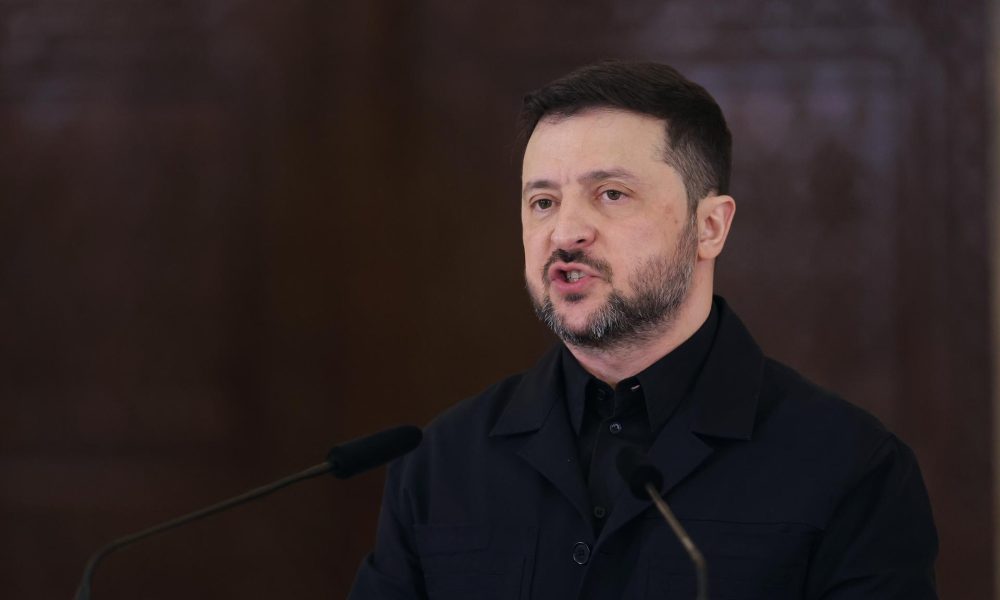 FOTO ARCHIVO. El presidente ucraniano, Volodímir Zelenski, durante una rueda de prensa en Bucarest (Rumanía) el 12 de marzo de 2026. EFE/EPA/ROBERT GHEMENT