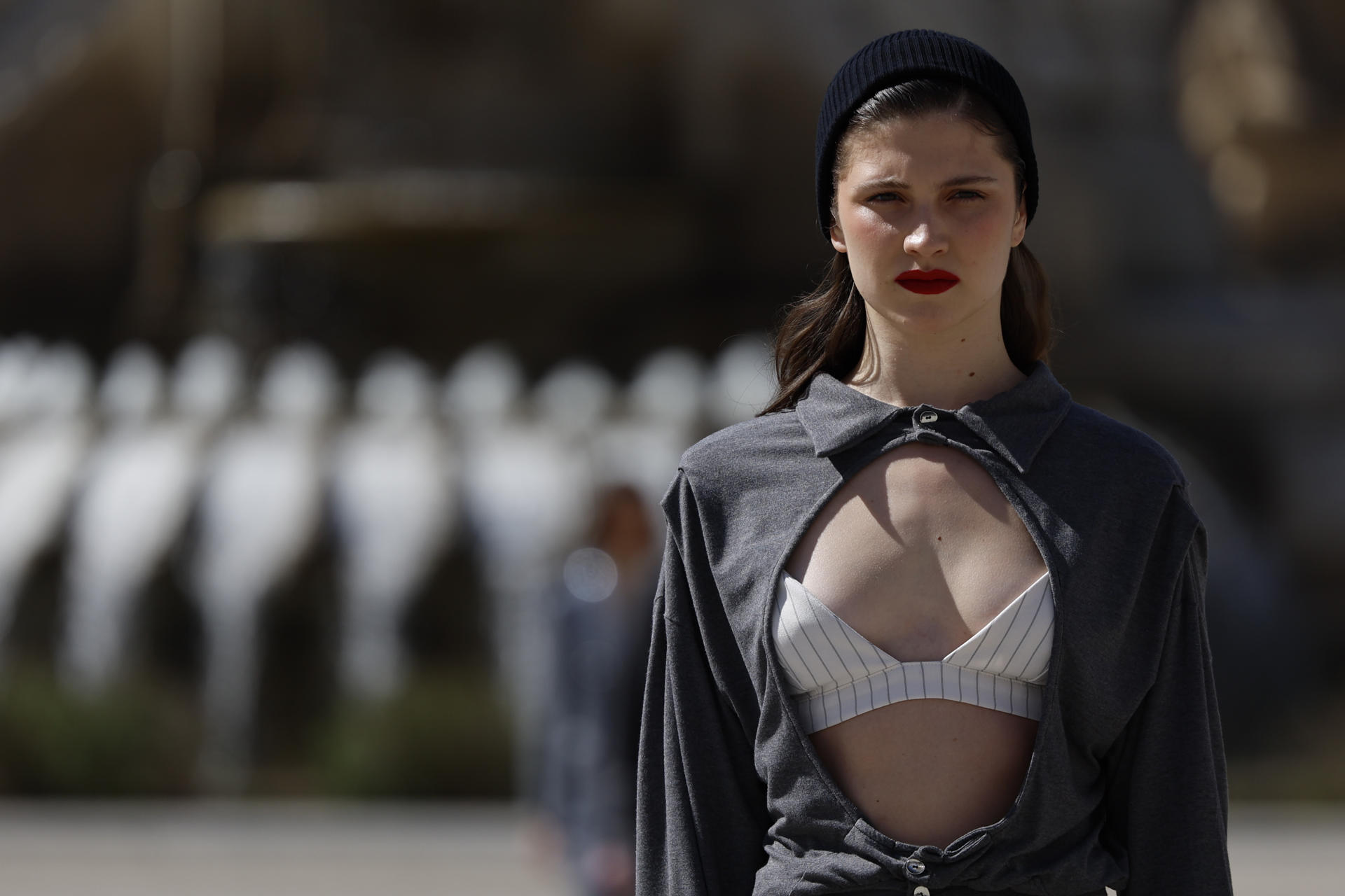 - Evento inaugural de la Semana de la Moda organizado por la plataforma OModa Madrid es Moda, donde más de veinte diseñadores presentarán sus propuestas al que seguirán conferencias y presentaciones por toda la ciudad los próximos días, este jueves en la Plaza de España de Madrid. EFE/ Mariscal