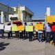 Trabajadores de Petróleos Mexicanos (Pemex) sostienen carteles durante un bloqueo esta lunes, en las instalaciones de Puerto Chiapas en Tapachula (México). EFE/ Juan Manuel Blanco