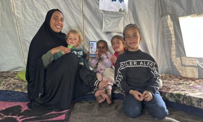 - Asmahan perdió a su marido y su hogar en la guerra e intenta ahora llevar una nueva vida con una tienda como un hogar temporal y criando sola a sus hijos. Decenas de mujeres viudas por la ofensiva de Israel en Gaza y sus hijos tratan de salir adelante juntas, reunidas en un improvisado campamento de desplazados del sur del enclave palestino donde la supervivencia se ha convertido en su día a día. EFE/Ahmad Awad