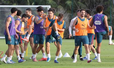 Jugadores de la selección de fútbol de Portugal se entrenan este jueves en Playa del Carmen, en el Caribe mexicano, de cara al partido amistoso de este sábado contra la de México en el renovado estadio Azteca. EFE/Alonso Cupul