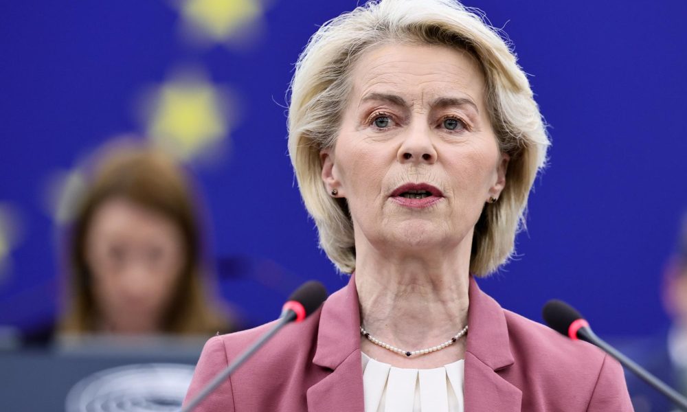 FOTO ARCHIVO. La presidenta de la Comisión Europea, Ursula von der Leyen, durante un debate en la Eurocámara en Estrasburgo, Francia, el 11 de marzo de 2026. EFE/EPA/RONALD WITTEK
