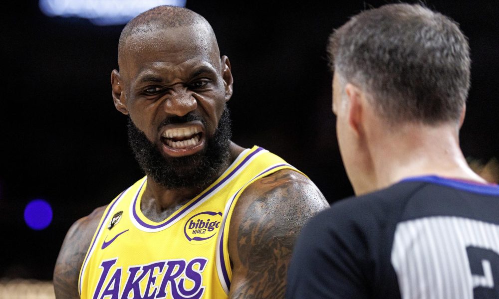 Fotografía tomada el viernes 20 de marzo al astro de Los Angeles Laker, LeBron James, quien este sábado se convirtió en el jugador con más partidos en la historia de la NBA. EFE/EPA/CRISTOBAL HERRERA-ULASHKEVICH SHUTTERSTOCK OUT