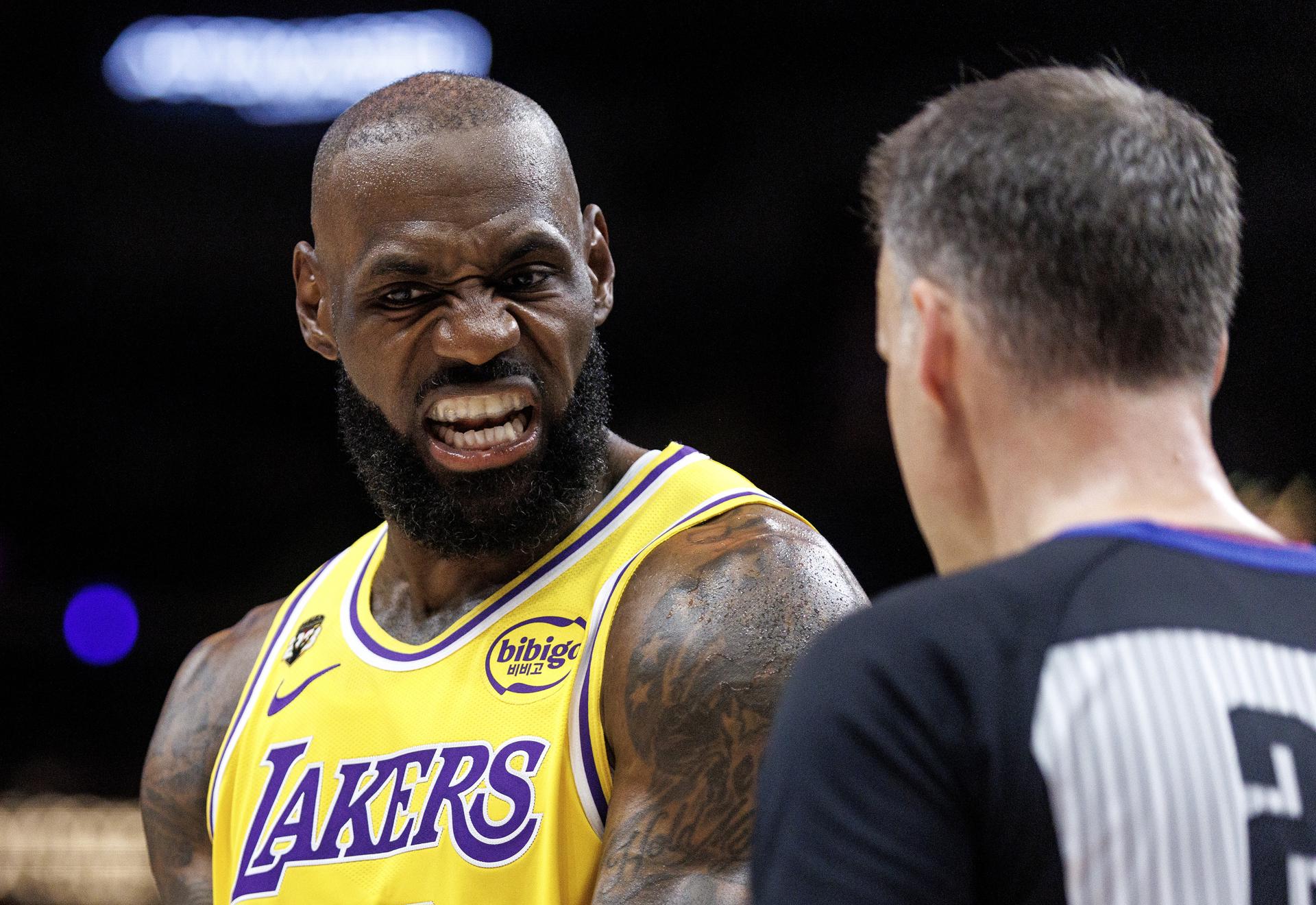 Fotografía tomada el viernes 20 de marzo al astro de Los Angeles Laker, LeBron James, quien este sábado se convirtió en el jugador con más partidos en la historia de la NBA. EFE/EPA/CRISTOBAL HERRERA-ULASHKEVICH SHUTTERSTOCK OUT