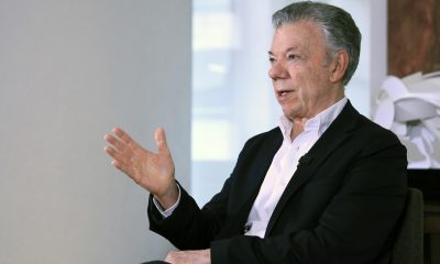 El expresidente de Colombia y premio Nobel de Paz, Juan Manuel Santos, habla durante entrevista con EFE este martes, en Bogotá (Colombia). EFE/ Carlos Ortega