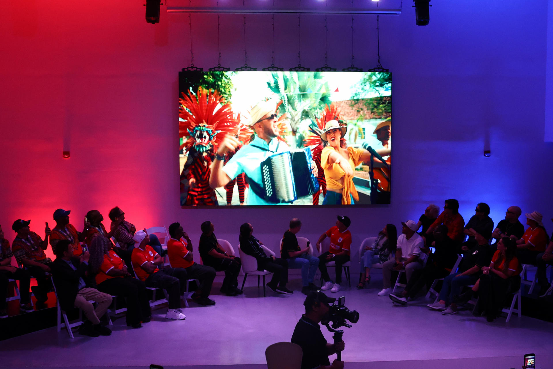 Copa Airlines lanzó este miércoles la nueva versión de 'Sube la marea', la canción de apoyo a la selección de fútbol de Panamá que se prepara para el Mundial entonada por el salsero Rubén Blades y otros artistas panameños en un videoclip que exalta los principales puntos turístico del país. EFE/ Carlos Lemos