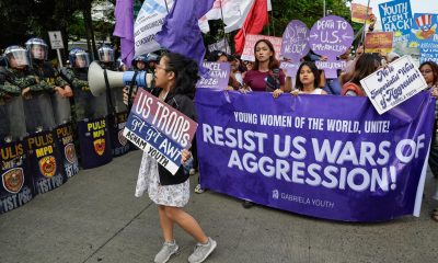Mujeres manifestándose en Filipinas durante el día internacional de la Mujer en el que se posicionaron contra la guerra en Oriente Próximo.
EFE/EPA/ROLEX DELA PENA
