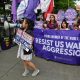 Mujeres manifestándose en Filipinas durante el día internacional de la Mujer en el que se posicionaron contra la guerra en Oriente Próximo.
EFE/EPA/ROLEX DELA PENA