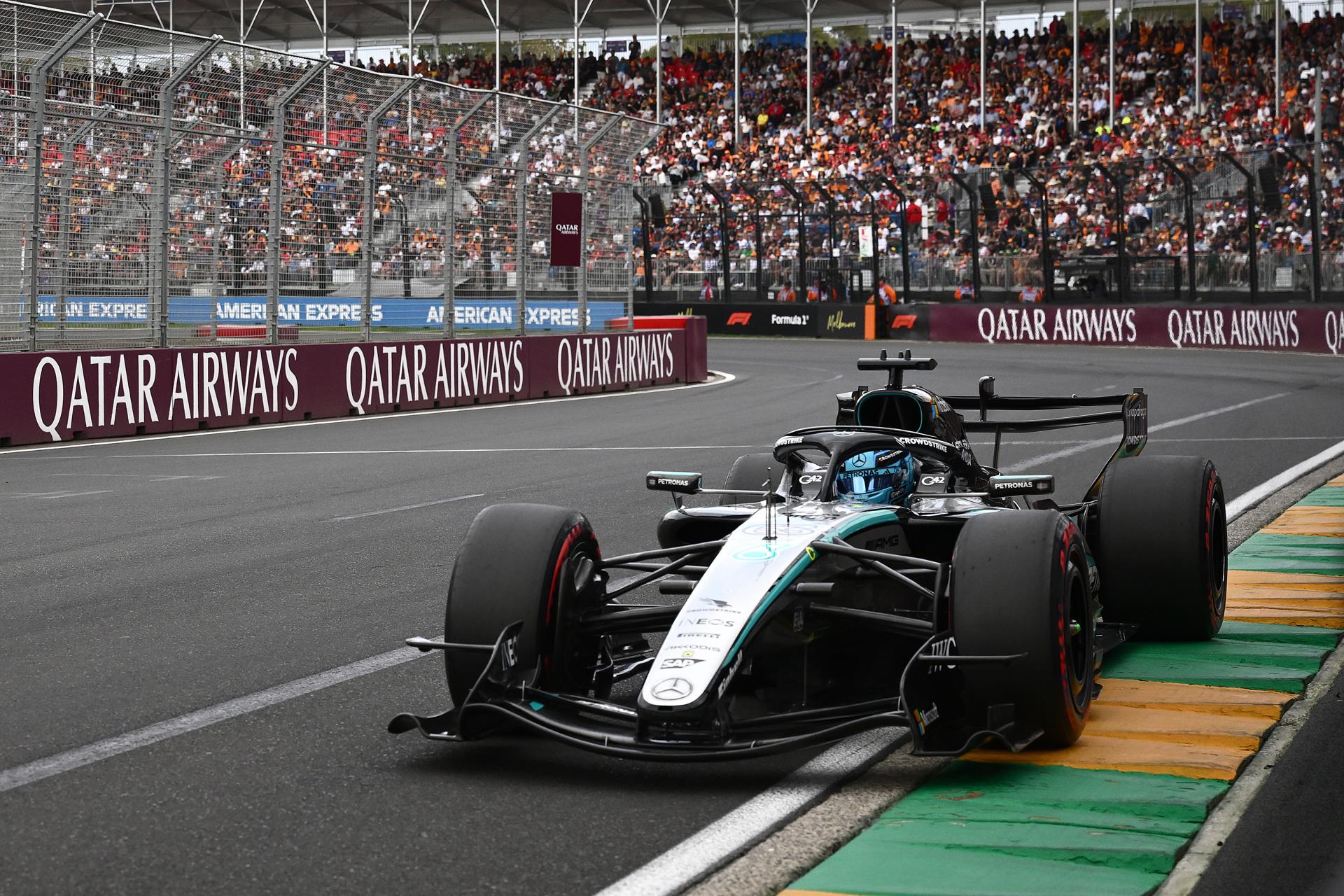 George Russell (Mercedes ), durante la clasificación para el Gran Premio de Australia de Fórmula Uno, en el circuito Albert Park de Melbourne. EFE/EPA/JOEL CARRETT